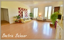 Digne-les-Bains, dans un quartier central, bel appartement traversant, 3 pièces de 84m2 très lumineux, avec balcon et grande cave.