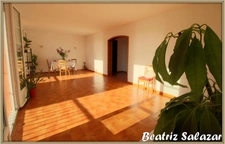 Appartement à 3 mn à pied du centre ville de Digne. Joli et lumineux T3 de 78 m² avec grand balcon, garage, parking et cave.