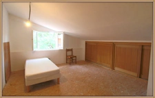 A Mallemoison à 10mn au sud de Digne-les-Bains, maison de 96m² datant de 2011, ainsi qu'un studio indépendant de 37 m² sur 986 m² de terrain, avec garage et grand cellier.