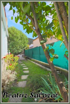 Au rez-de-chaussée d'une maison de deux niveaux, un appartement T4 de 76 m² carrez et 92 m² au sol avec la véranda, petit atelier avec jardin privatif d'environ 104m² 