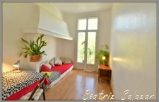 Digne-les-Bains, dans un quartier central, bel appartement traversant, 3 pièces de 84m2 très lumineux, avec balcon et grande cave.