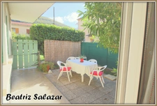 Au rez-de-chaussée d'une maison de deux niveaux, un appartement T4 de 76 m² carrez et 92 m² au sol avec la véranda, petit atelier avec jardin privatif d'environ 104m² 