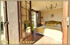 A Digne-les-Bains, grande maison familiale de 215 m², 9 pièces, double garage, abri camping-car, cave, dépendances sur un terrain de 4891 m².