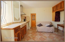 A  ORAISON, Maison de ville avec terrasse et jardin, 4 pièces plus studio indépendant