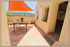 A  ORAISON, Maison de ville avec terrasse et jardin, 4 pièces plus studio indépendant