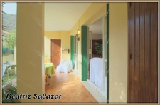 Au rez-de-chaussée d'une maison de deux niveaux, un appartement T4 de 76 m² carrez et 92 m² au sol avec la véranda, petit atelier avec jardin privatif d'environ 104m² 