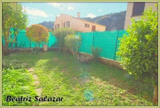 Au rez-de-chaussée d'une maison de deux niveaux, un appartement T4 de 76 m² carrez et 92 m² au sol avec la véranda, petit atelier avec jardin privatif d'environ 104m² 