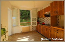 Appartement à 3 mn à pied du centre ville de Digne. Joli et lumineux T3 de 78 m² avec grand balcon, garage, parking et cave.