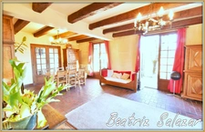 A Digne-les-Bains, grande maison familiale de 215 m², 9 pièces, double garage, abri camping-car, cave, dépendances sur un terrain de 4891 m².
