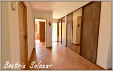 A Mallemoison à 10mn au sud de Digne-les-Bains, maison de 96m² datant de 2011, ainsi qu'un studio indépendant de 37 m² sur 986 m² de terrain, avec garage et grand cellier.