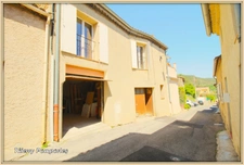A  ORAISON, Maison de ville avec terrasse et jardin, 4 pièces plus studio indépendant