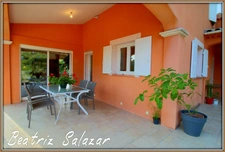 A Mallemoison à 10mn au sud de Digne-les-Bains, maison de 96m² datant de 2011, ainsi qu'un studio indépendant de 37 m² sur 986 m² de terrain, avec garage et grand cellier.
