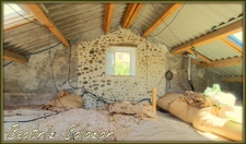 A 25 mn de Digne, Saint-Julien D'Asse, Maison 138m2, 5 pièces ainsi qu'un studio indépendant sur un terrain 3920 m² avec grand atelier, de nombreuses dépendances et caves.