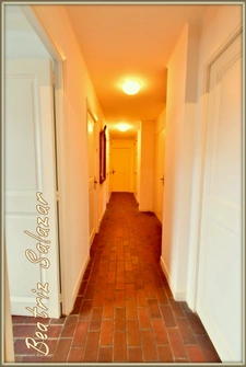 A Digne-les-Bains, grande maison familiale de 215 m², 9 pièces, double garage, abri camping-car, cave, dépendances sur un terrain de 4891 m².