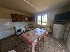 Maison familiale avec sous-sol complet sur 3 264 m² de terrain – Savignac-Lédrier (Dordogne – Périgord Vert)