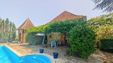 Propriété de caractère en pierre, piscine, dépendances et vue exceptionnelle sur la campagne périgourdine 