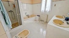 Hautefort, maison familiale, 4 chambres, avec piscine