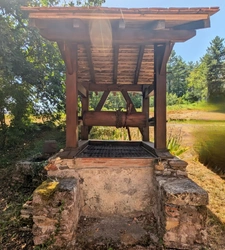 Propriété de caractère en pierre, piscine, dépendances et vue exceptionnelle sur la campagne périgourdine 