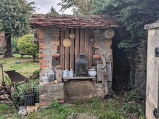 À VENDRE – MAISON DE CAMPAGNE AVEC PLUS DE 5 000 M² DE TERRAIN, ENCLOS POUR ANIMAUX ET BÂTIMENT ANNEXE