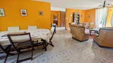 Hautefort, maison familiale, 4 chambres, avec piscine