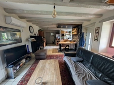 À VENDRE – MAISON DE CAMPAGNE AVEC PLUS DE 5 000 M² DE TERRAIN, ENCLOS POUR ANIMAUX ET BÂTIMENT ANNEXE