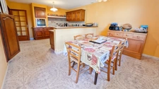 Hautefort, maison familiale, 4 chambres, avec piscine