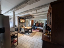 À VENDRE – MAISON DE CAMPAGNE AVEC PLUS DE 5 000 M² DE TERRAIN, ENCLOS POUR ANIMAUX ET BÂTIMENT ANNEXE