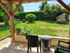 À VENDRE – MAISON DE CAMPAGNE AVEC PLUS DE 5 000 M² DE TERRAIN, ENCLOS POUR ANIMAUX ET BÂTIMENT ANNEXE