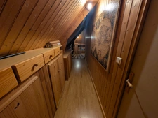 À VENDRE – MAISON DE CAMPAGNE AVEC PLUS DE 5 000 M² DE TERRAIN, ENCLOS POUR ANIMAUX ET BÂTIMENT ANNEXE