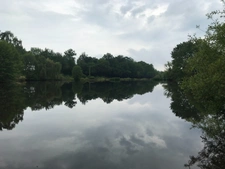 Etang de pêche sur terrain de plus de 2 hectares