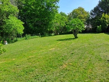 À VENDRE – MAISON DE CAMPAGNE AVEC PLUS DE 5 000 M² DE TERRAIN, ENCLOS POUR ANIMAUX ET BÂTIMENT ANNEXE
