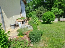 À VENDRE – MAISON DE CAMPAGNE AVEC PLUS DE 5 000 M² DE TERRAIN, ENCLOS POUR ANIMAUX ET BÂTIMENT ANNEXE