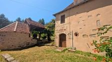 Propriété de caractère en pierre, piscine, dépendances et vue exceptionnelle sur la campagne périgourdine 