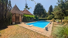 Propriété de caractère en pierre, piscine, dépendances et vue exceptionnelle sur la campagne périgourdine 