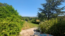 Propriété de caractère en pierre, piscine, dépendances et vue exceptionnelle sur la campagne périgourdine 