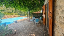 Propriété de caractère en pierre, piscine, dépendances et vue exceptionnelle sur la campagne périgourdine 
