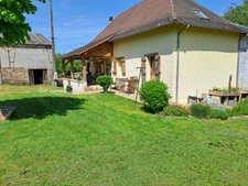 À VENDRE – MAISON DE CAMPAGNE AVEC PLUS DE 5 000 M² DE TERRAIN, ENCLOS POUR ANIMAUX ET BÂTIMENT ANNEXE