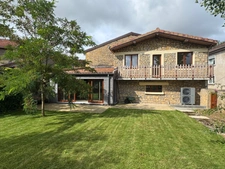 MAISON RÉNOVÉE DE 183 M² – 4 CHAMBRES – 3 SALLES D’EAU – JARDIN