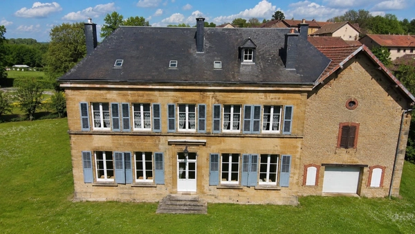 Maison de maître d'exception sur 1,6 hectare de terrain– Thonne-les-Prés