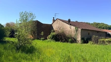 Villecloye maison 3 chambres avec grange, atelier, garage et beau terrain. 