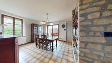 À vendre, en exclusivité, proche de la Belgique et du Luxembourg, une maison individuelle de 136.75 m² habitable (6 pièces) sur un grand terrain de 2204 m² ! Ce bien est proposé à la vente via un APP