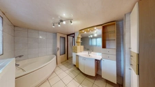 À vendre, en exclusivité, proche de la Belgique et du Luxembourg, une maison individuelle de 136.75 m² habitable (6 pièces) sur un grand terrain de 2204 m² ! Ce bien est proposé à la vente via un APP