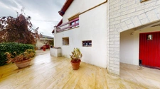 À vendre, en exclusivité, proche de la Belgique et du Luxembourg, une maison individuelle de 136.75 m² habitable (6 pièces) sur un grand terrain de 2204 m² ! Ce bien est proposé à la vente via un APP
