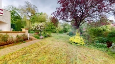 À vendre, en exclusivité, proche de la Belgique et du Luxembourg, une maison individuelle de 136.75 m² habitable (6 pièces) sur un grand terrain de 2204 m² ! Ce bien est proposé à la vente via un APP