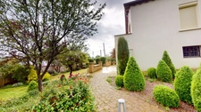 À vendre, en exclusivité, proche de la Belgique et du Luxembourg, une maison individuelle de 136.75 m² habitable (6 pièces) sur un grand terrain de 2204 m² ! Ce bien est proposé à la vente via un APP