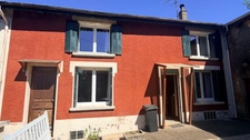 Villecloye maison 3 chambres avec grange, atelier, garage et beau terrain. 