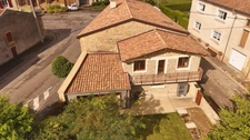 MAISON RÉNOVÉE DE 183 M² – 4 CHAMBRES – 3 SALLES D’EAU – JARDIN