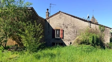 Villecloye maison 3 chambres avec grange, atelier, garage et beau terrain. 