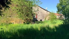 Villecloye maison 3 chambres avec grange, atelier, garage et beau terrain. 