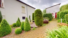 À vendre, en exclusivité, proche de la Belgique et du Luxembourg, une maison individuelle de 136.75 m² habitable (6 pièces) sur un grand terrain de 2204 m² ! Ce bien est proposé à la vente via un APP